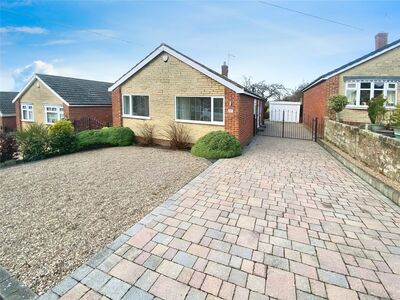 Chatsworth Close, 3 bedroom Detached Bungalow to rent, £950 pcm