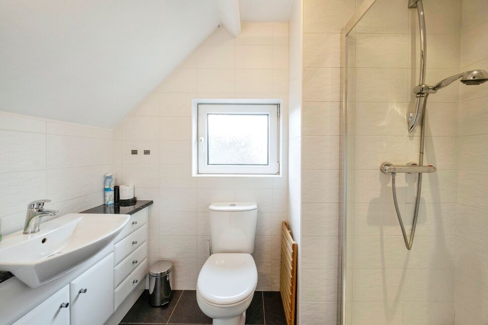 En-Suite Shower / Wc