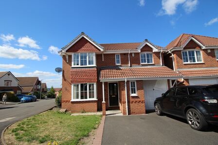 Taylor Way, 4 bedroom Detached House to rent, £1,200 pcm