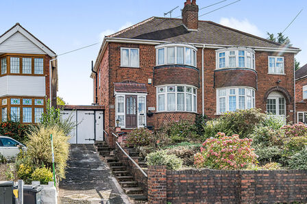 Stourbridge Road, 3 bedroom Semi Detached House to rent, £1,200 pcm