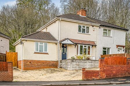 Linwood Road, 3 bedroom Semi Detached House to rent, £950 pcm