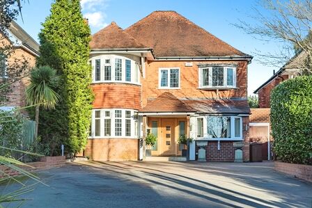 Hampton Lane, 5 bedroom Detached House to rent, £4,000 pcm