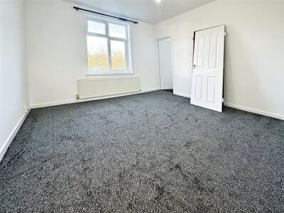 Blowers Green Road, 2 bedroom Mid Terrace House to rent, £950 pcm