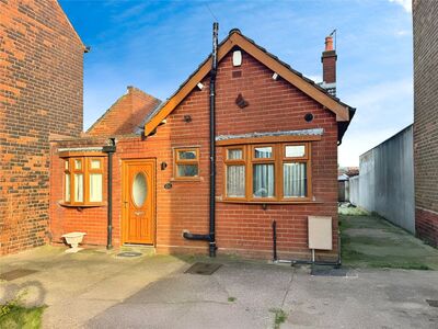 New John Street, 2 bedroom Semi Detached Bungalow to rent, £1,200 pcm