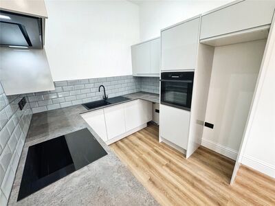 Halesowen Road, 1 bedroom  Flat to rent, £850 pcm