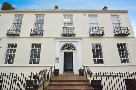 Castle Street, 2 bedroom  Flat for sale, £110,000