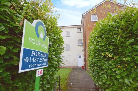 Oakfield Drive, 1 bedroom  Flat for sale, £40,000