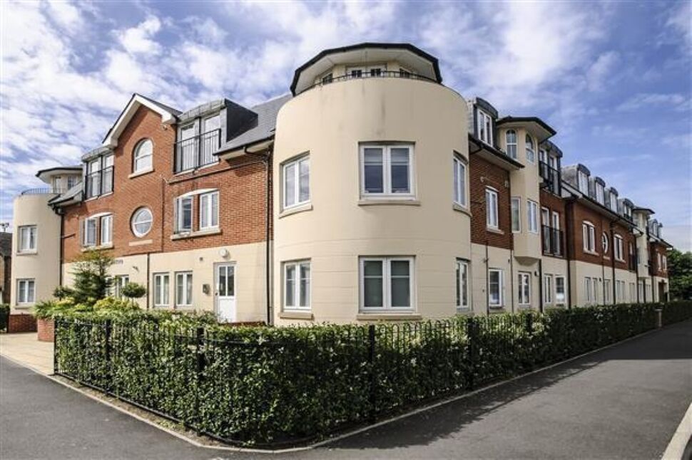 Main image of 2 bedroom  Flat to rent, Station Road, Egham, Surrey, TW20