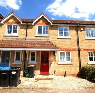 Nightingale Shott, 4 bedroom Mid Terrace House to rent, £2,900 pcm