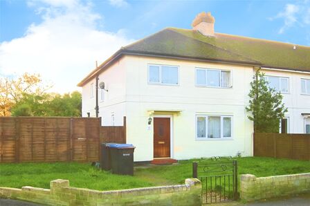 Almond Close, 6 bedroom Semi Detached House to rent, £3,000 pcm