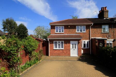 Langham Place, 4 bedroom Semi Detached House to rent, £3,800 pcm