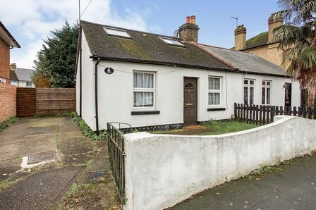 Bond Street, 4 bedroom Semi Detached Bungalow to rent, £2,600 pcm