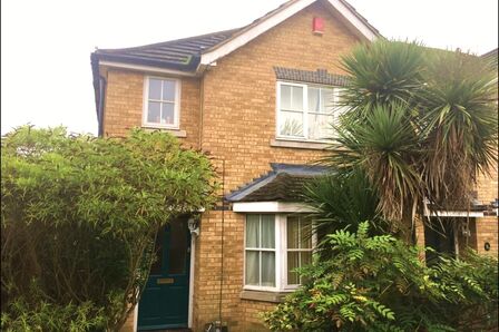 Nightingale Shott, 4 bedroom Semi Detached House to rent, £2,500 pcm