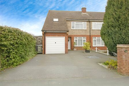 3 bedroom end of terrace house for sale in Park Road, Egham, Surrey, TW20