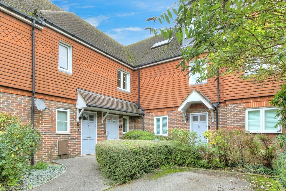 Main image of 1 bedroom  Flat for sale, Bond Street, Englefield Green, Surrey, TW20