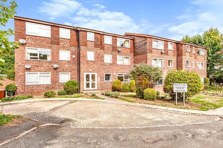 Greenacre Court, 2 bedroom  Flat to rent, £1,650 pcm