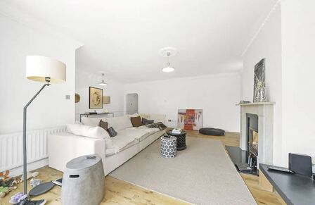 St. Davids Drive, 5 bedroom Mid Terrace House to rent, £4,750 pcm