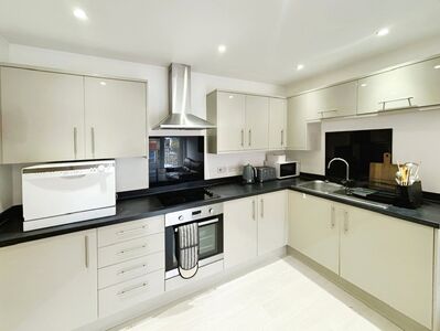 Station Road, 1 bedroom  Flat to rent, £1,450 pcm