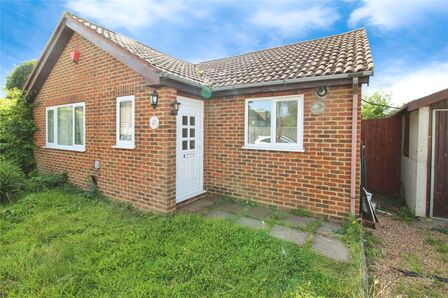 Clandon Avenue, 2 bedroom  Bungalow to rent, £1,400 pcm