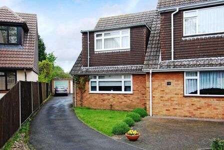 Glenfield Road, 3 bedroom End Terrace House for sale, £575,000