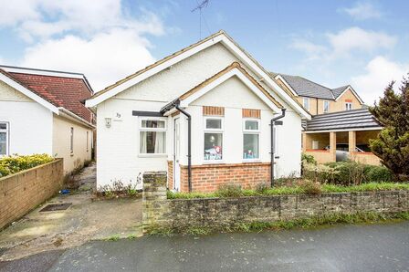 Clarence Street, 5 bedroom Detached Bungalow to rent, £3,250 pcm