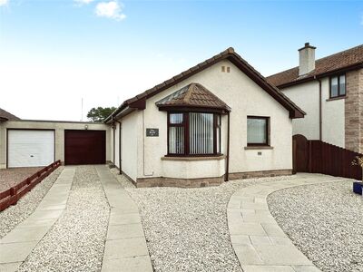 Station Court, 2 bedroom Detached Bungalow for sale, £215,000