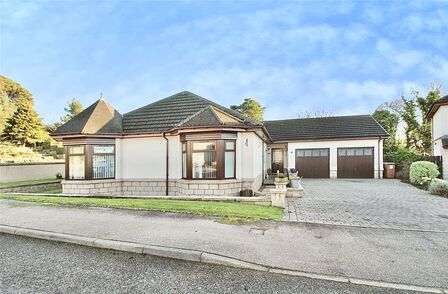 Lesmurdie Road, 3 bedroom Detached Bungalow for sale, £310,000