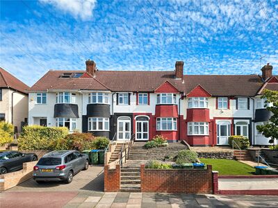 3 bedroom Mid Terrace House for sale