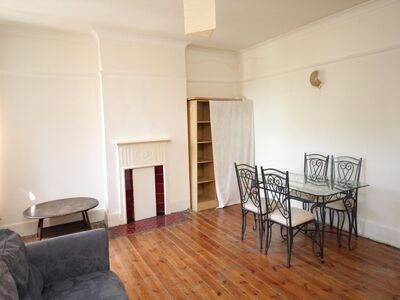 Well Hall Road, 2 bedroom  Flat to rent, £1,400 pcm