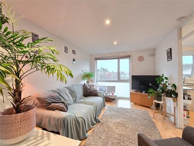 Sunfields Place, 1 bedroom  Flat for sale, £300,000