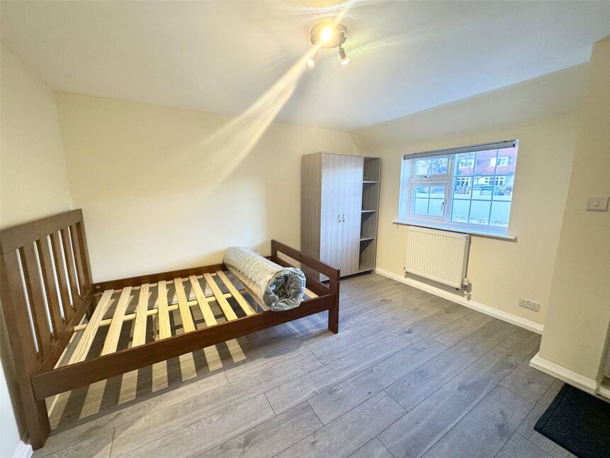 Main image of 1 bedroom  Room to rent, Blackfen Road, Sidcup, DA15