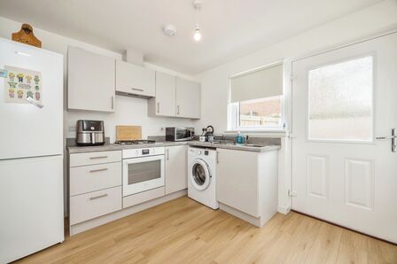 2 bedroom Mid Terrace House for sale