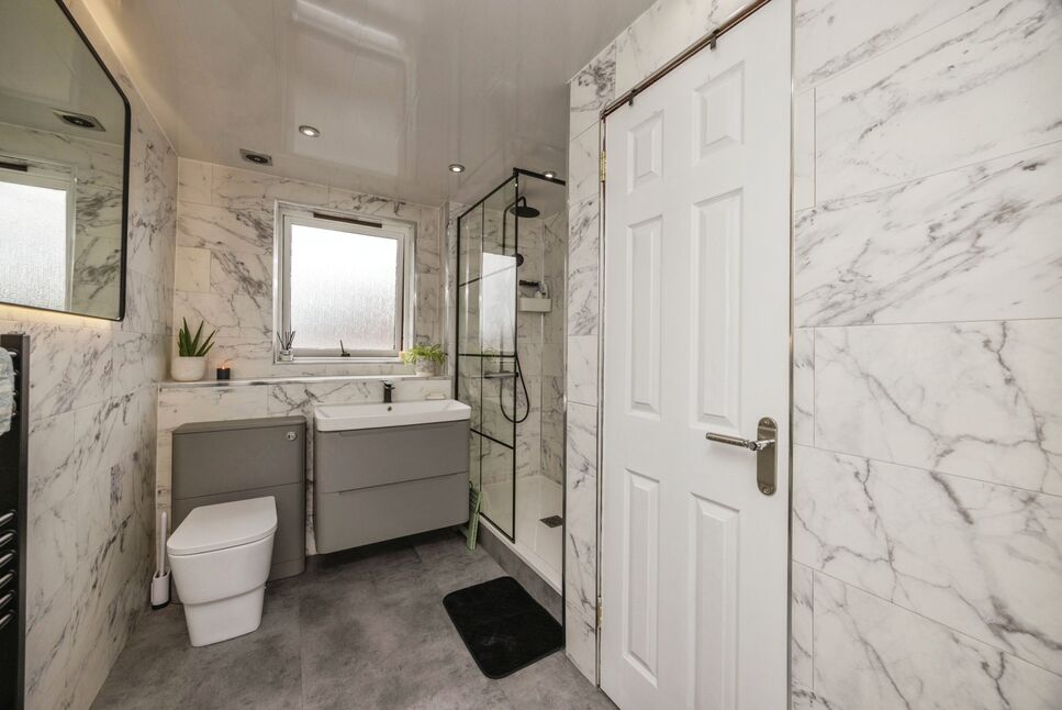 Shower Room / Wc