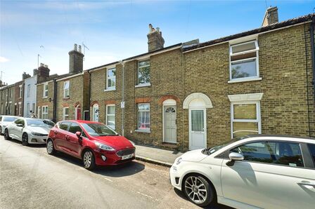 Park Road, 2 bedroom  House to rent, £1,250 pcm