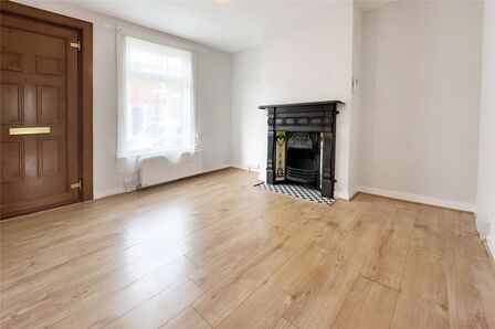 St. Johns Road, 2 bedroom End Terrace House for sale, £270,000