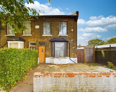 Manor Park Road, 2 bedroom End Terrace House to rent, £2,200 pcm