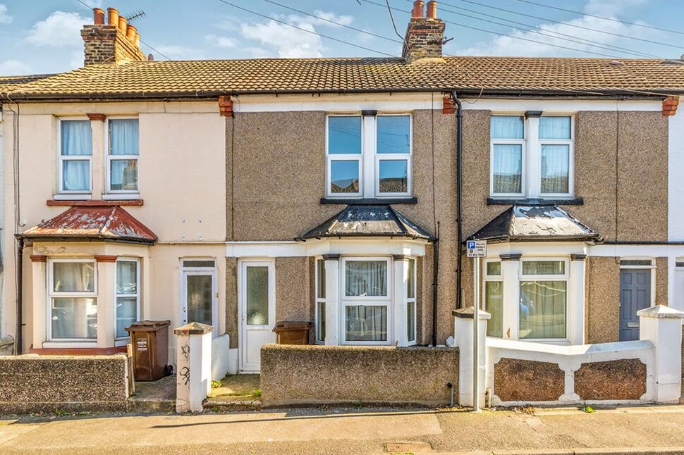 Main image of 3 bedroom Mid Terrace House to rent, Garfield Road, Gillingham, Kent, ME7