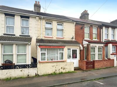 3 bedroom Mid Terrace House to rent