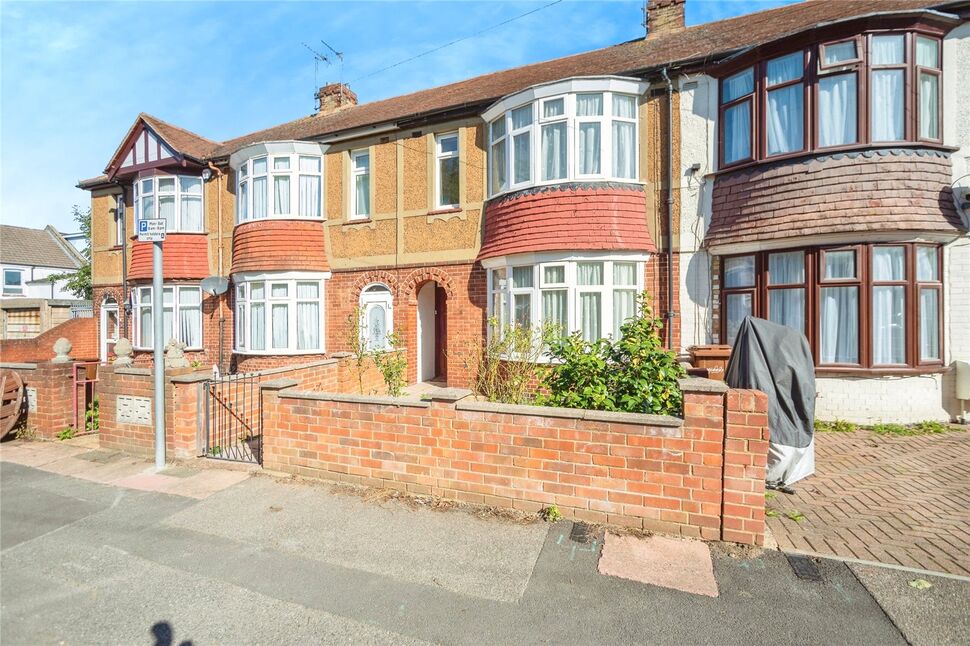 Main image of 3 bedroom Mid Terrace House for sale, Beaconsfield Avenue, Gillingham, Kent, ME7