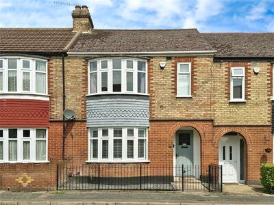 3 bedroom Mid Terrace House for sale