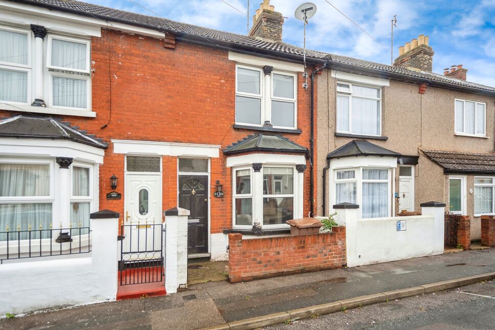 3 bedroom Mid Terrace House for sale