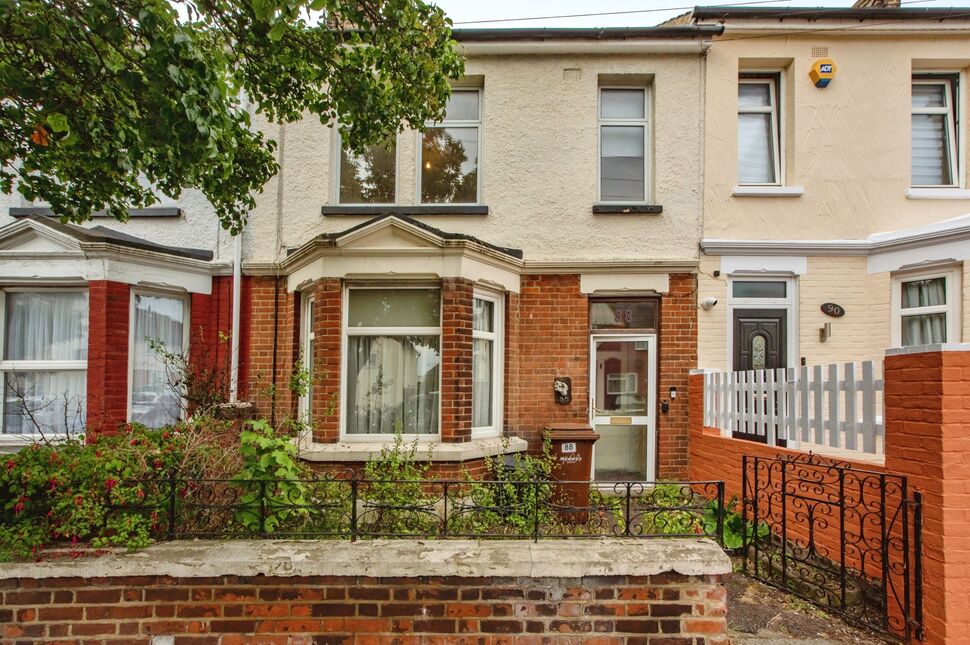 3 bedroom Mid Terrace House for sale