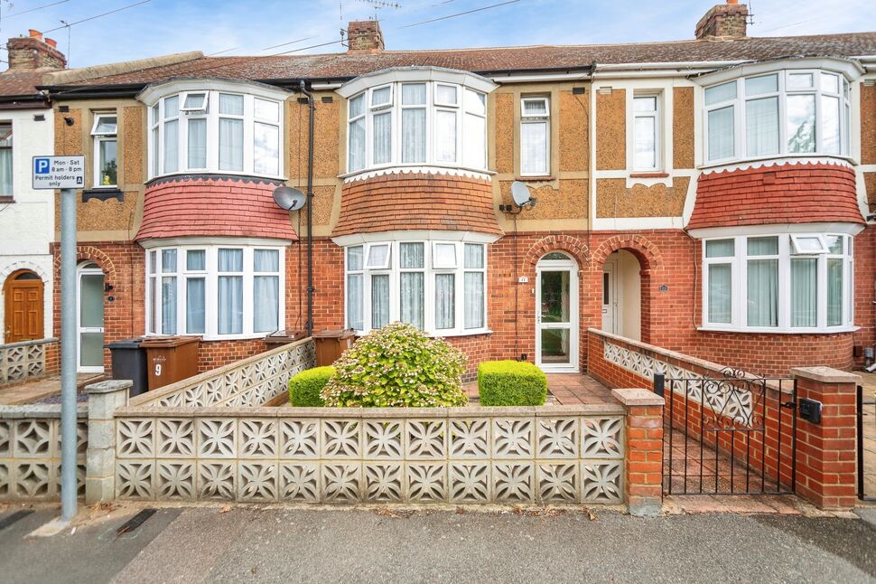 Main image of 3 bedroom Mid Terrace House for sale, Beaconsfield Avenue, Gillingham, Kent, ME7