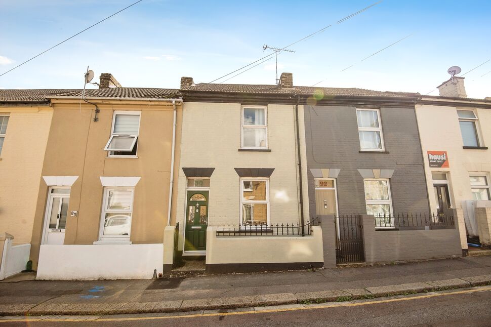 3 bedroom Mid Terrace House for sale