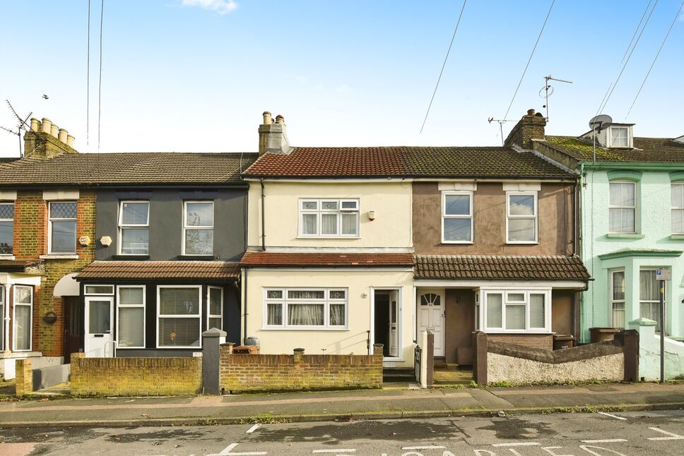 Main image of 3 bedroom  House for sale, Windmill Road, Gillingham, Kent, ME7