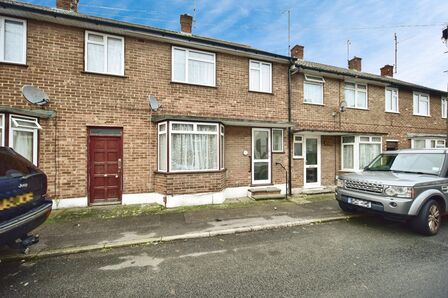 3 bedroom Mid Terrace House for sale