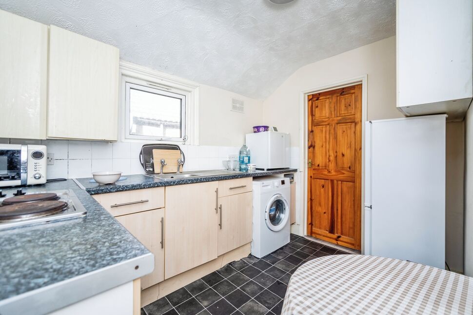 Main image of 1 bedroom  Flat for sale, Balmoral Road, Gillingham, Kent, ME7