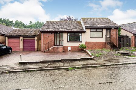 Cowal Crescent, 2 bedroom Semi Detached Bungalow to rent, £775 pcm