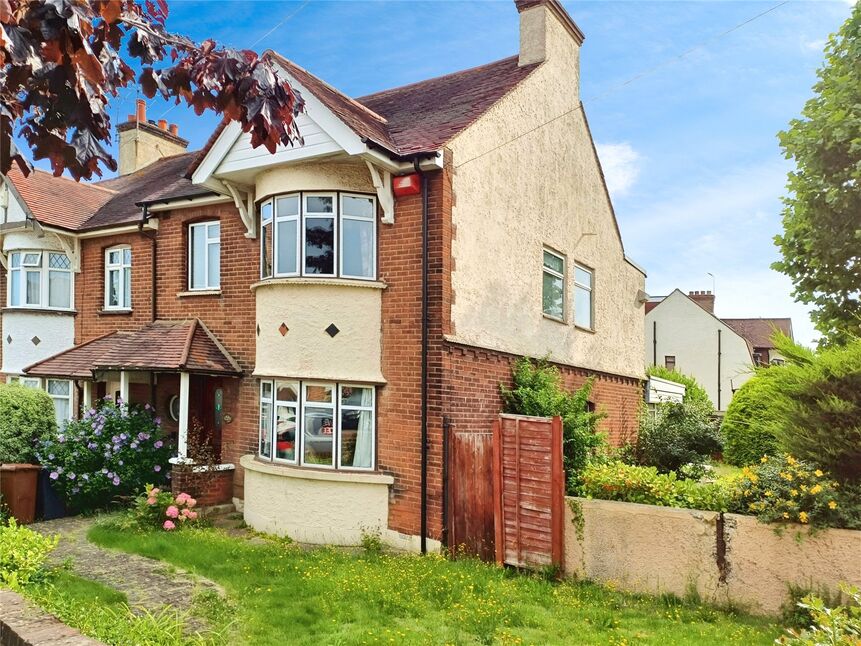 Main image of 3 bedroom End Terrace House for sale, Central Avenue, Gravesend, Kent, DA12