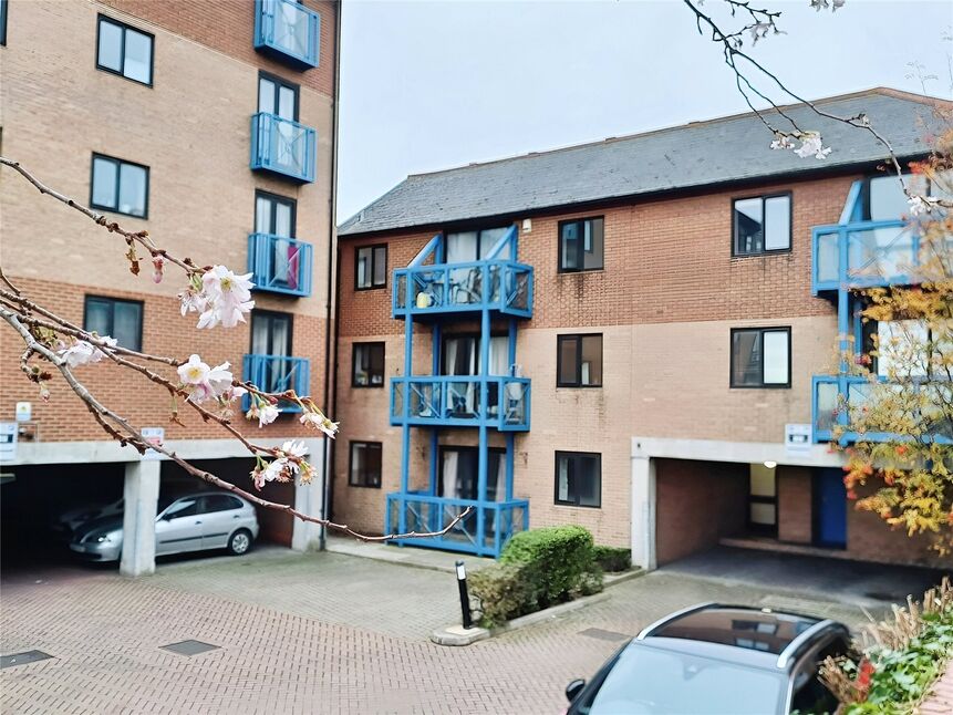 Main image of 2 bedroom  Flat for sale, West Street, Gravesend, Kent, DA11